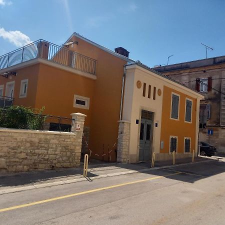 Oskar Amphitheater Apartments And Rooms With Free Parking Pula Buitenkant foto