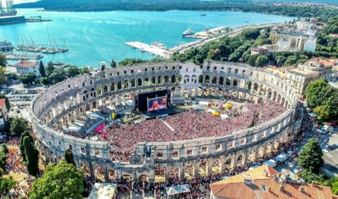Oskar Amphitheater Apartments And Rooms With Free Parking Pula Buitenkant foto